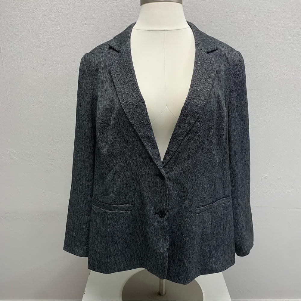 NWT Lane Bryant 2 Button Tailored Stretch Blazer.  Size 28